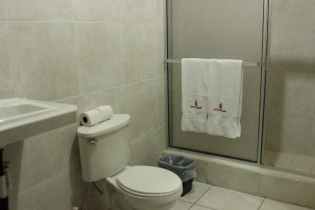 Hotel Carnaval La Ceiba Szoba fotó