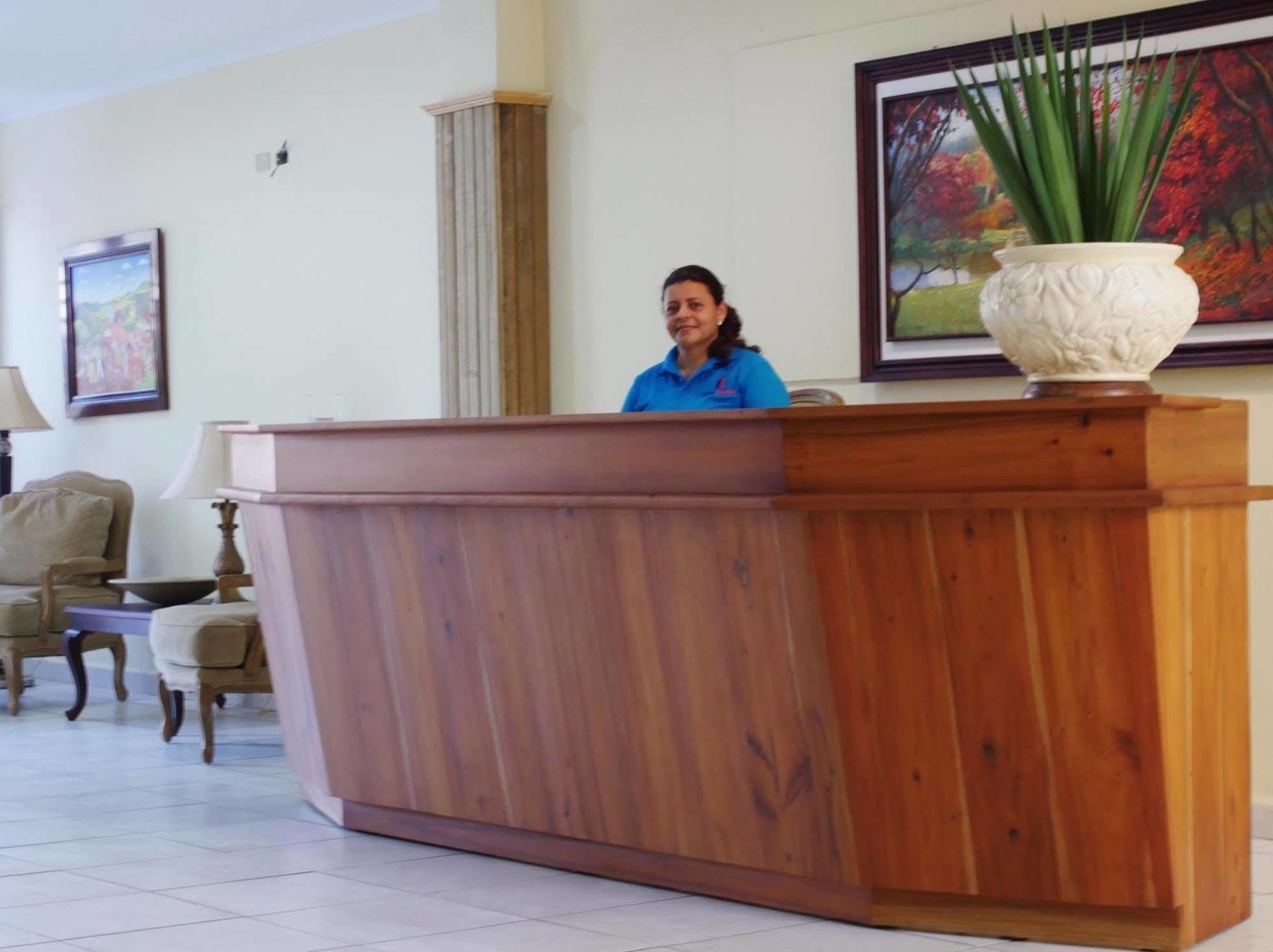 Hotel Carnaval La Ceiba Kültér fotó